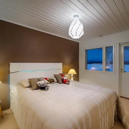 ☆ Northern Sky Panorama House With Private Beach ☆ Rovaniemi
