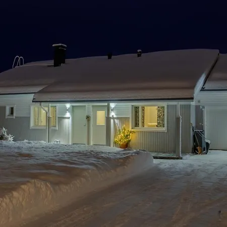 ☆ Northern Sky Panorama House With Private Beach ☆ Loma-asunnot Rovaniemi